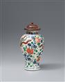 A small wucai baluster vase. Kangxi period (1662-1722) - image-2