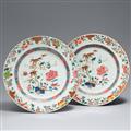 A pair of large famille rose export plates. Yongzheng period (1723-1735) - image-1