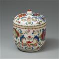 A lidded box from the 'Pompadour' service. Qianlong period, around 1745 - image-2