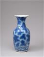 Blau-weiße Balustervase. Qing-Zeit, 19. Jh. - image-2