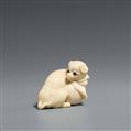 An ivory netsuke of a dog with a ball. Early 19th century - image-1