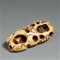 An ivory netsuke of grapes and leaves. 18th century - image-2
