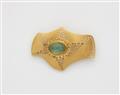 A German 14k yellow gold emerald brooch. - image-1