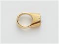 A German 18 kt gold and brown circon ring. - image-2