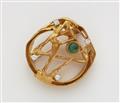 A German 20k gold diamond and emerald cabochon brooch. - image-2