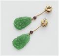Paar Ohrringe mit geschnitzter Jade - image-2