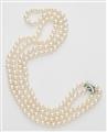 Perlenkette mit Diamant-Smaragd-Schließe. - image-1