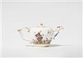 A Meissen porcelain teapot with Hoeroeldt Chinoiseries - image-2