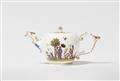 A Meissen porcelain teapot with Hoeroeldt Chinoiseries - image-1