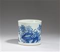 A large blue and white brushpot. Shunzhi/Kangxi period, 17th century - image-2