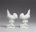 A pair of Dehua cockerel figures. Qing dynasty, 18th century - image-2