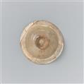 A Korean celadon chawan. Joseon dynasty (1392-1910) - image-2