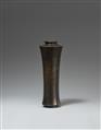 Schlanke Vase. Bronze. Um 1900 - image-2