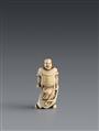 A bone netsuke of a Chinese warrior. 19th century - image-1