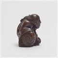 Netsuke der hockenden Ono no Komachi. Dunkles Holz. 19. Jh. - image-4