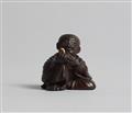 A Miwa-style wood netsuke of a chajin. First half 19th century - image-3