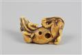 Netsuke eines liegenden Ochsens und Junge. Elfenbein. Spätes 18. Jh. - image-7