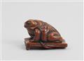 A boxwood netsuke of a toad on a roof tile. 19th century - image-4