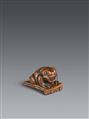 A boxwood netsuke of a toad on a roof tile. 19th century - image-1