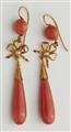 An 18k gold and Sciacca coral Etruscan Revival demi-parure. - image-4