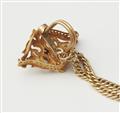 A French 18k gold sautoir with a three colour gold Art Nouveau slider. - image-2