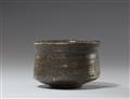 A large Nezumi-Shino chawan. Mino area, Owari province. Early Edo period, 17th century - image-4