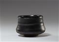 A large Kuro-Oribe chawan. Mino area, Owari province. Early Edo period, 17th century - image-5