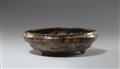 A large and shallow Nezumi-Shino bowl. Mino area, Owari province. Early Edo period, 17th century - image-3