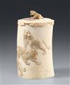 A carved lidded ivory tusk vase by Tomioka. Late 19th century - image-2