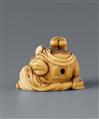 Netsuke der sitzenden Seiobo. Elfenbein. Kyoto. 1. Hälfte 19. Jh. - image-7