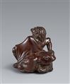 Netsuke des sitzenden Gama Sennins. Dunkles Holz. Edo. 19. Jh. - image-7