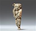 A Kyoto ivory netsuke of Gama Sennin. Late 18th century - image-3