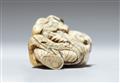 A Kyoto ivory netsuke of Gama Sennin. Late 18th century - image-6