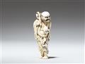 An ivory netsuke of a bearded sennin. 18th century - image-2