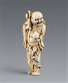 An ivory netsuke of a bearded sennin. 18th century - image-1