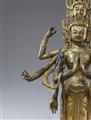 Hervorragende große Figur des elfköpfigen Avalokiteshvara. Feuervergoldete Bronze. Tibet. 18. Jh. - image-9