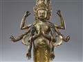 Hervorragende große Figur des elfköpfigen Avalokiteshvara. Feuervergoldete Bronze. Tibet. 18. Jh. - image-10