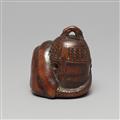 Netsuke der Kiyohime neben einer Glocke. Buchsbaum. 19. Jh. - image-3