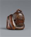 Netsuke der Kiyohime neben einer Glocke. Buchsbaum. 19. Jh. - image-6