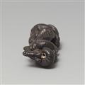 An unusual black wood netsuke of a winding dragon. 19th century - image-4