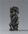 An unusual black wood netsuke of a winding dragon. 19th century - image-5