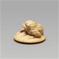 Netsuke eines Affens auf einem Kissen (zabuton). Elfenbein. 18. Jh. - image-3