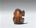 A Kyoto boxwood netsuke of a monkey with a peach by Mitsuhide. Early 19th century - image-4