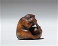 A Kyoto boxwood netsuke of a monkey with a peach by Mitsuhide. Early 19th century - image-5