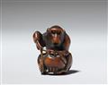 A Kyoto boxwood netsuke of a monkey with a peach by Mitsuhide. Early 19th century - image-6