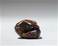 A Kyoto boxwood netsuke of a monkey with a peach by Mitsuhide. Early 19th century - image-7