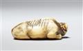 A Kyoto ivory netsuke of a reclining ox. Late 18th century - image-4