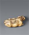 A Kyoto ivory netsuke of a reclining ox. Late 18th century - image-8