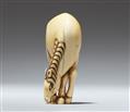 An ivory netsuke of a grazing horse. Around 1800 - image-2