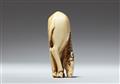 An ivory netsuke of a grazing horse. Around 1800 - image-4